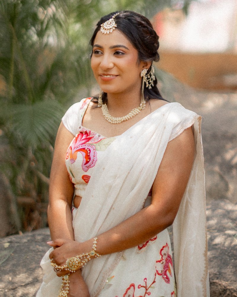 Engagement makeup look in ivory saree